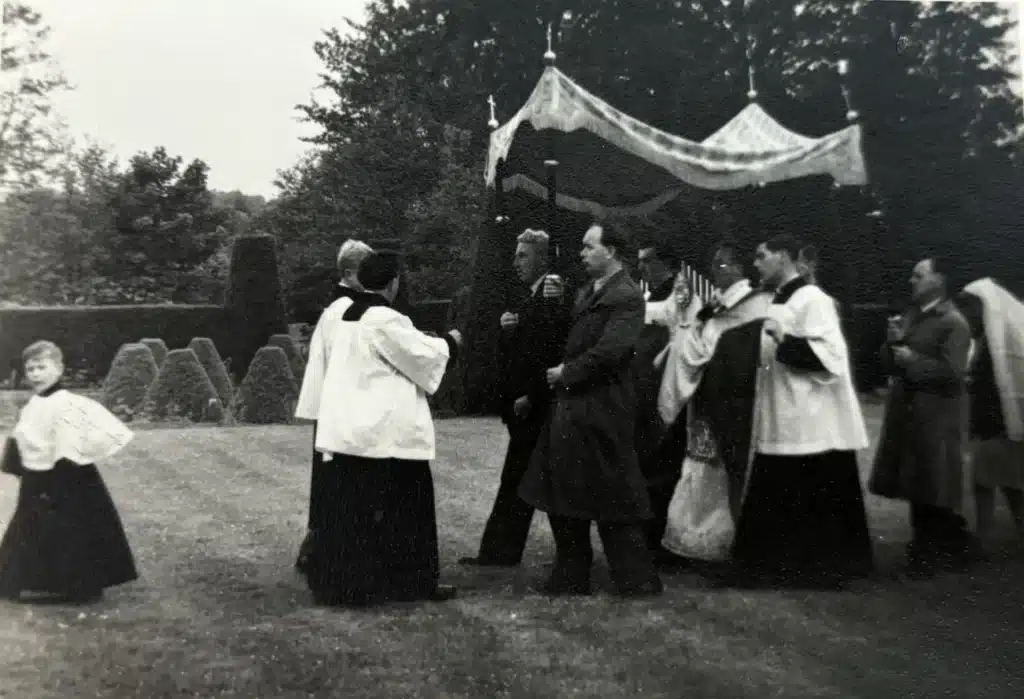 Eucharistic procession at Cothay Manor